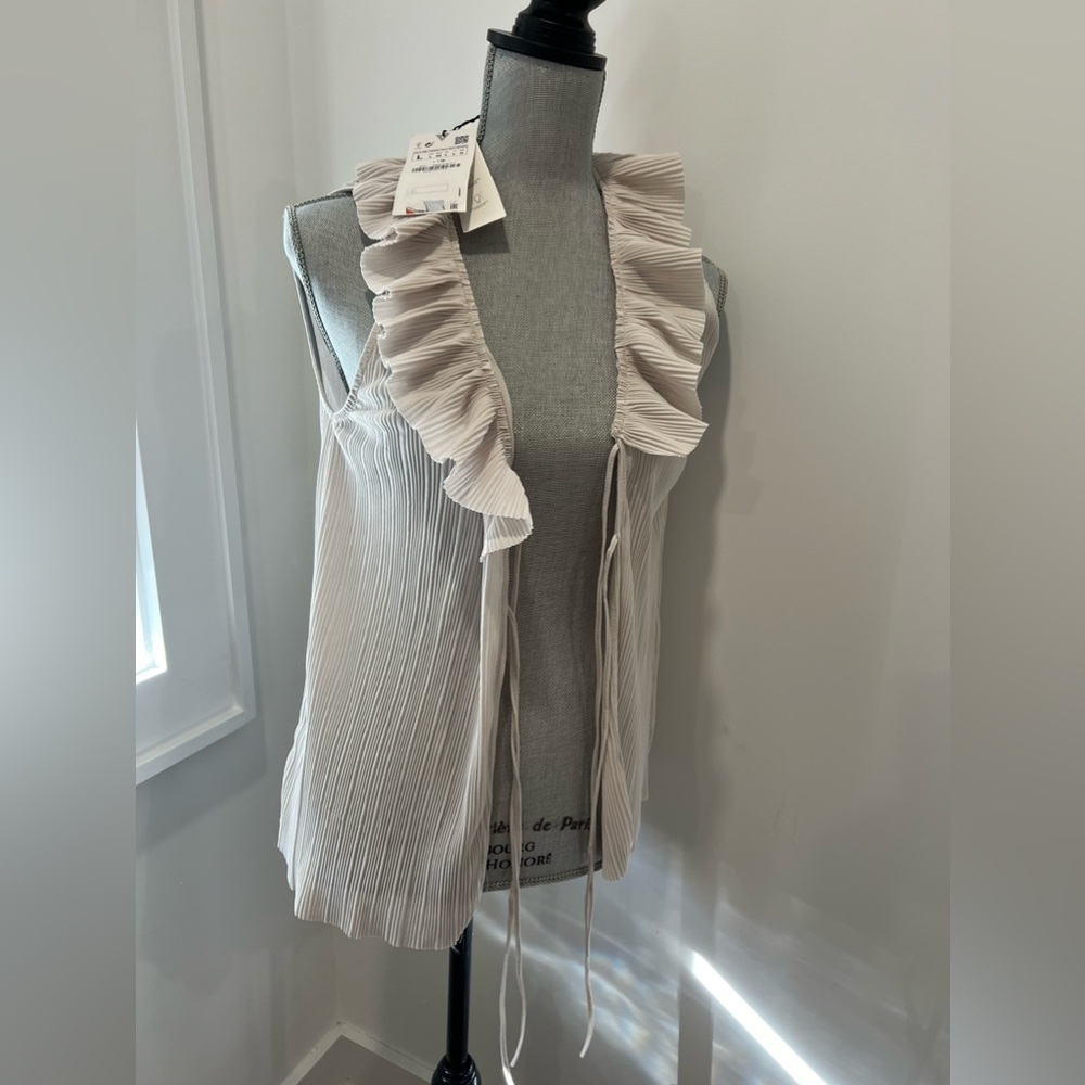 ⭐️Host Pick⭐️ Zara Pleated Ruffle Tie Front Top Cream Sleeveless Large NWT - Picture 3 of 3